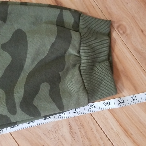 Calvin Klein Joggers XL - Picture 12 of 12